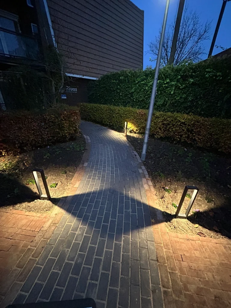 Buitenverlichting aangesloten beleeftuin – Lexmond